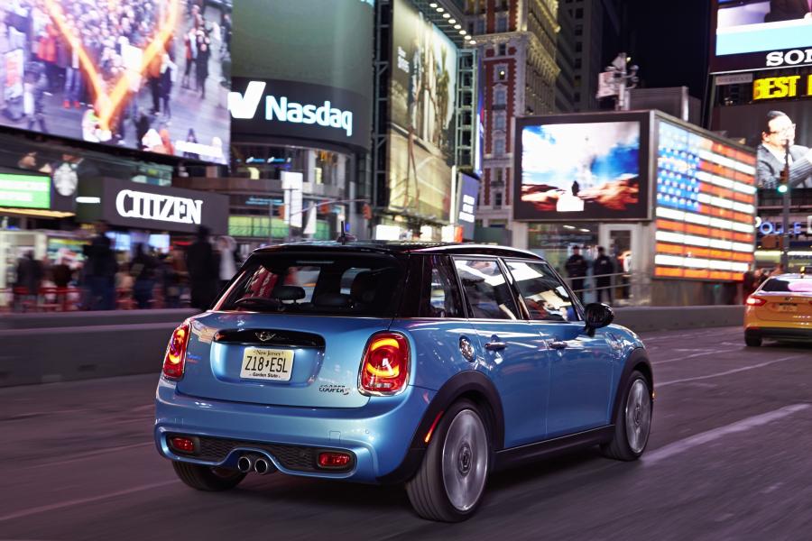  Mini Cooper S 5-Door 2015 года  (US) (фото 11 из 27)